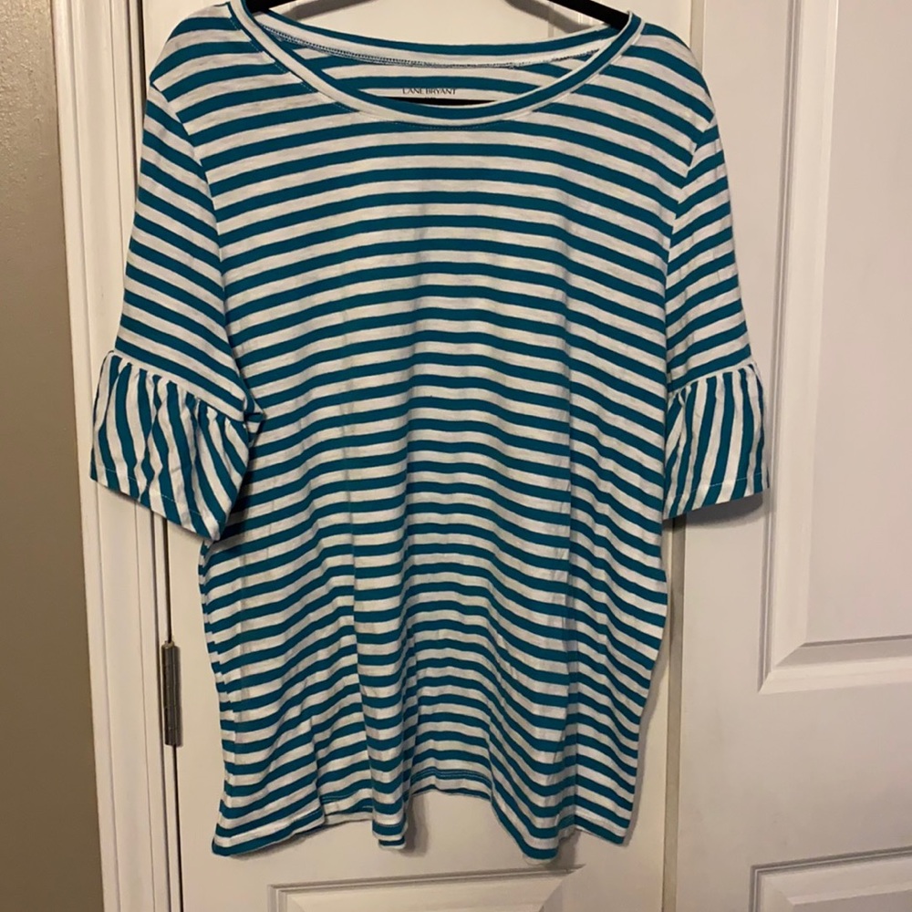 Short flutter sleeve t-shirt